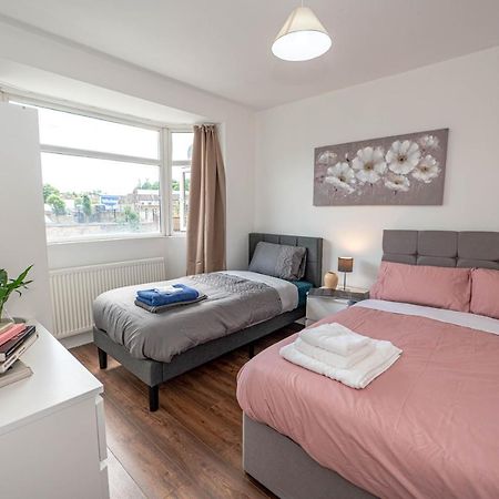 4 Bedrooms,2 Bathrooms House With Free Parking Plumstead  Eksteriør bilde