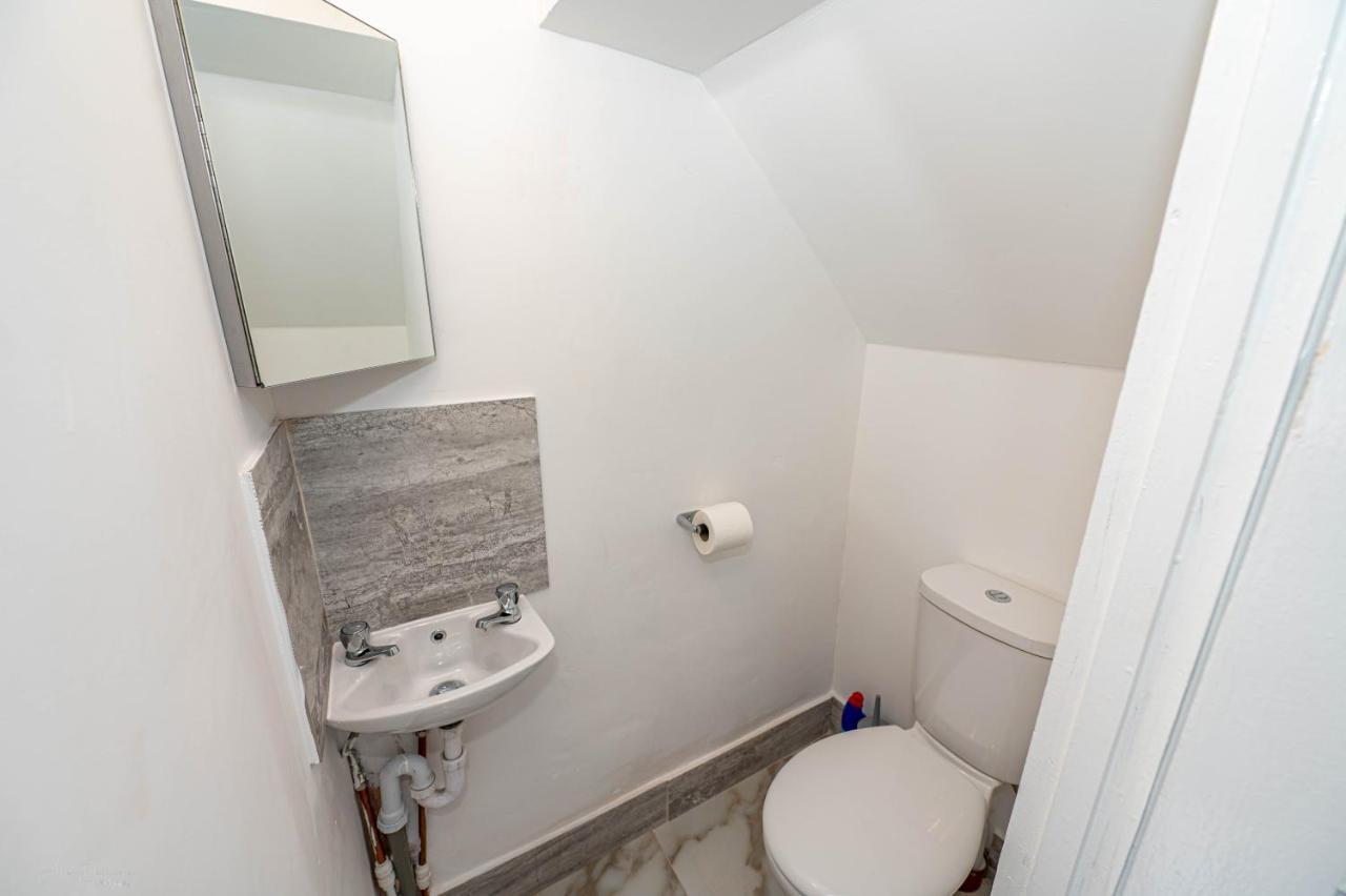 4 Bedrooms,2 Bathrooms House With Free Parking Plumstead  Eksteriør bilde