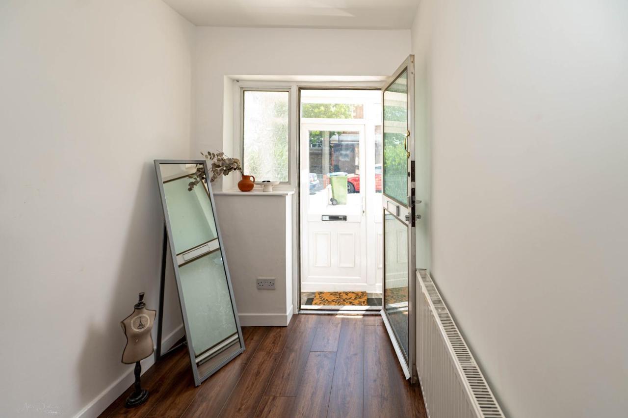 4 Bedrooms,2 Bathrooms House With Free Parking Plumstead  Eksteriør bilde