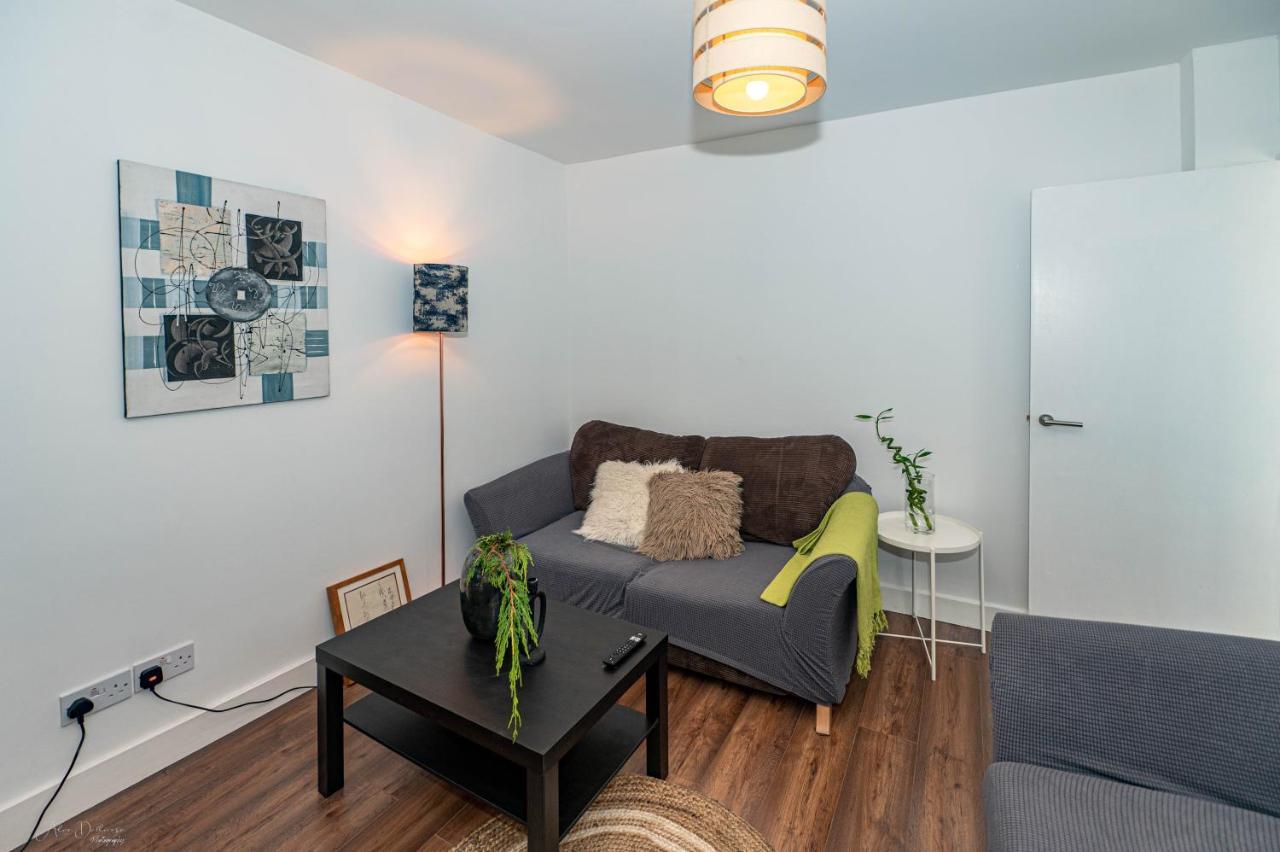 4 Bedrooms,2 Bathrooms House With Free Parking Plumstead  Eksteriør bilde