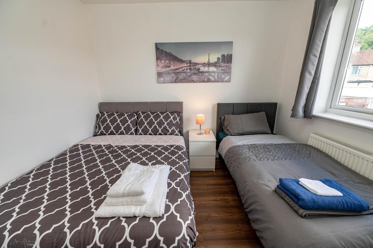 4 Bedrooms,2 Bathrooms House With Free Parking Plumstead  Eksteriør bilde