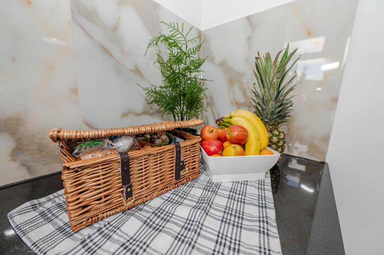 4 Bedrooms,2 Bathrooms House With Free Parking Plumstead  Eksteriør bilde