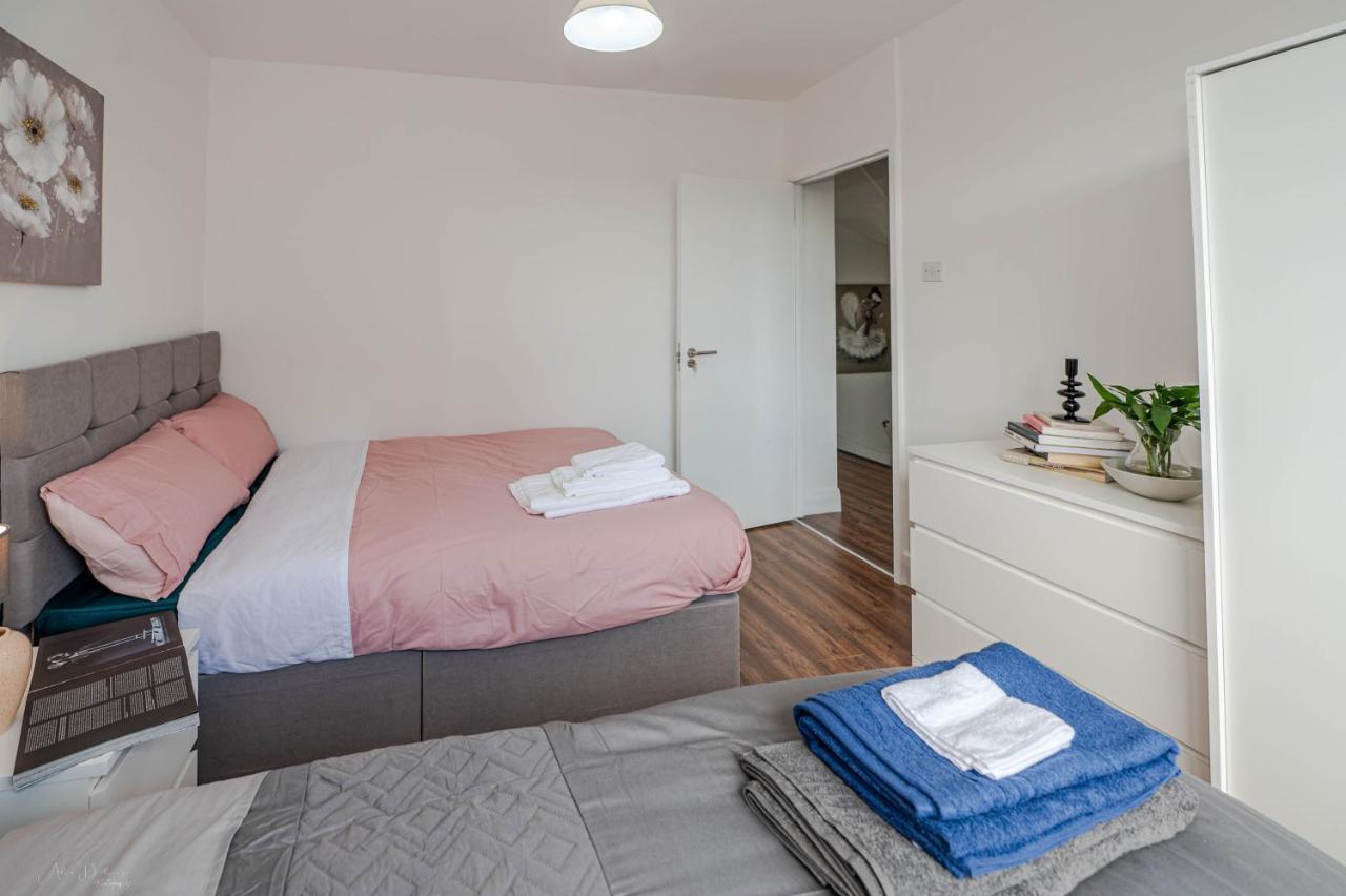 4 Bedrooms,2 Bathrooms House With Free Parking Plumstead  Eksteriør bilde