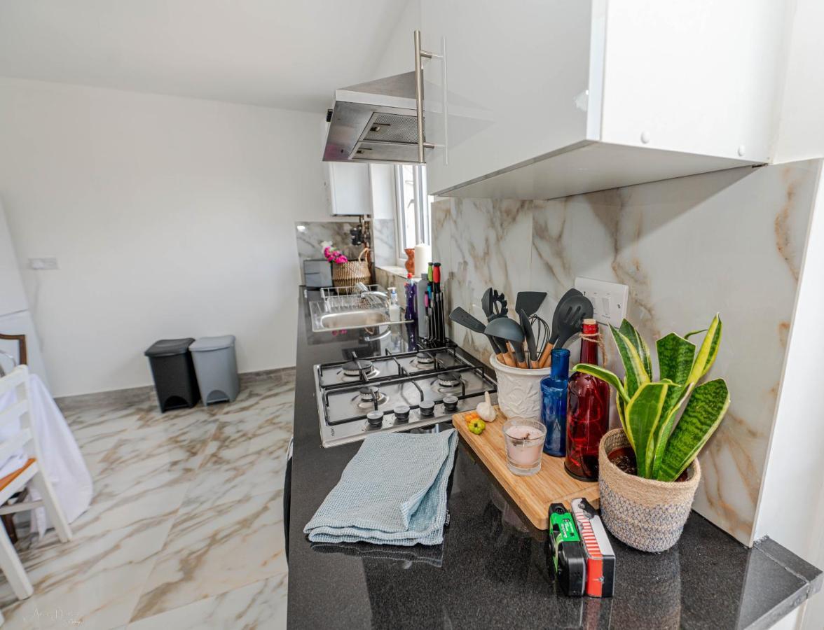 4 Bedrooms,2 Bathrooms House With Free Parking Plumstead  Eksteriør bilde