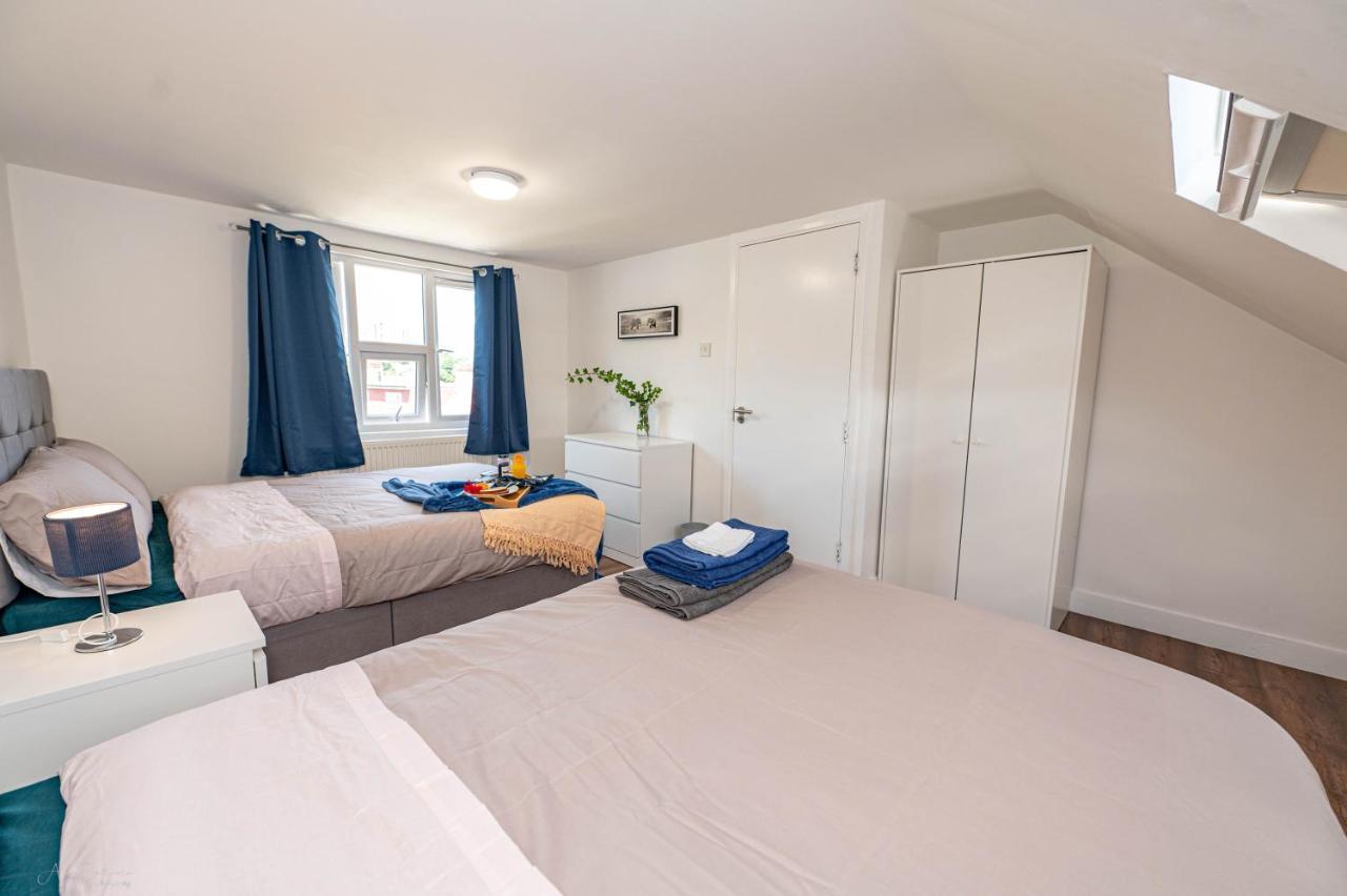 4 Bedrooms,2 Bathrooms House With Free Parking Plumstead  Eksteriør bilde