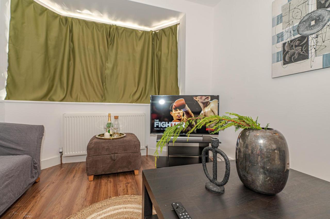 4 Bedrooms,2 Bathrooms House With Free Parking Plumstead  Eksteriør bilde