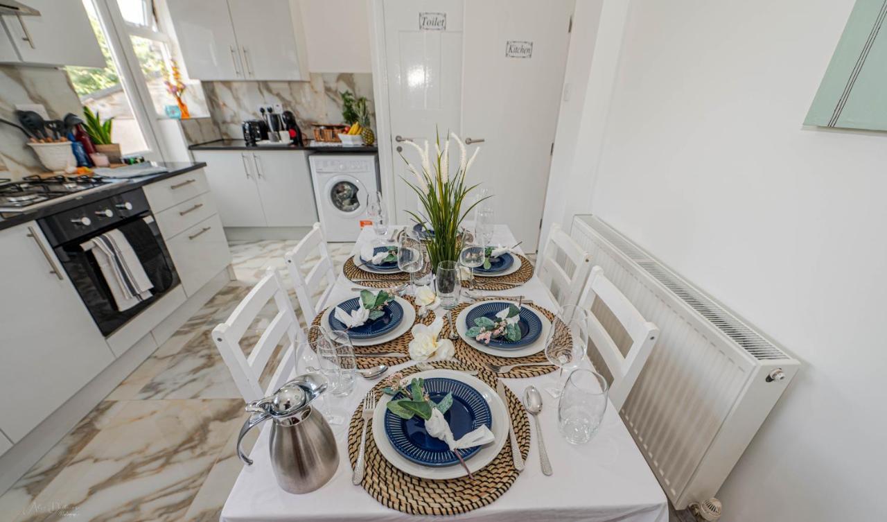 4 Bedrooms,2 Bathrooms House With Free Parking Plumstead  Eksteriør bilde