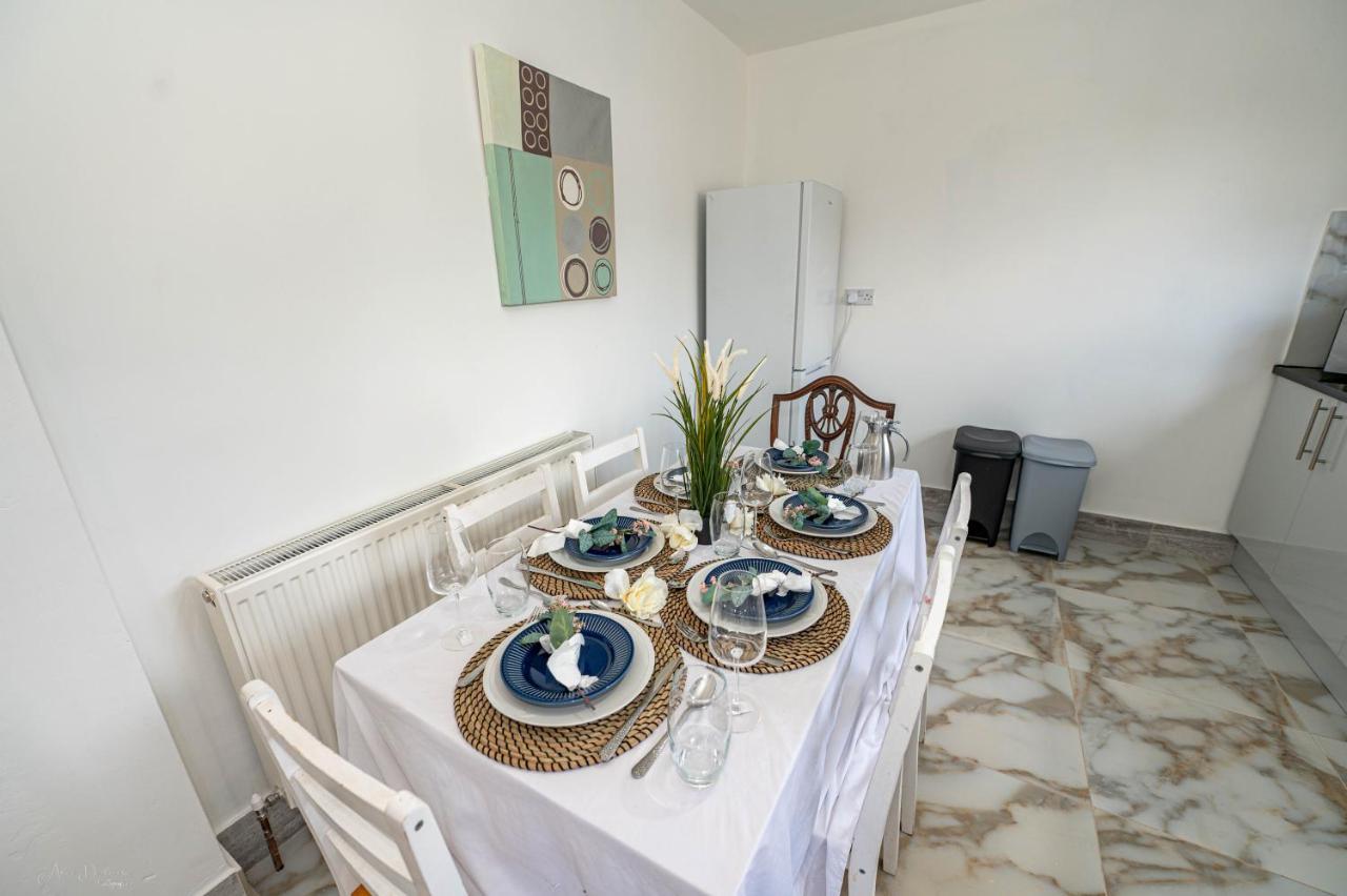 4 Bedrooms,2 Bathrooms House With Free Parking Plumstead  Eksteriør bilde