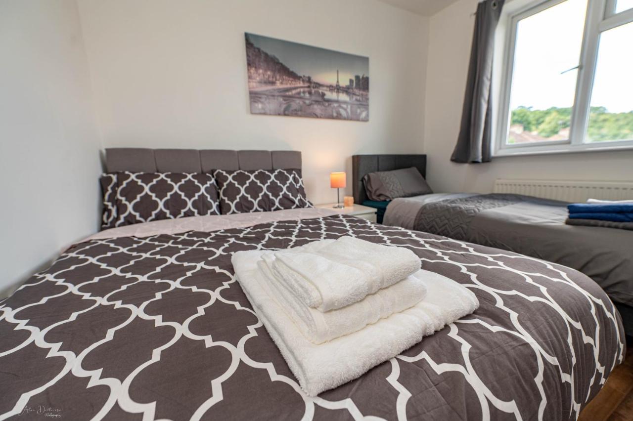 4 Bedrooms,2 Bathrooms House With Free Parking Plumstead  Eksteriør bilde
