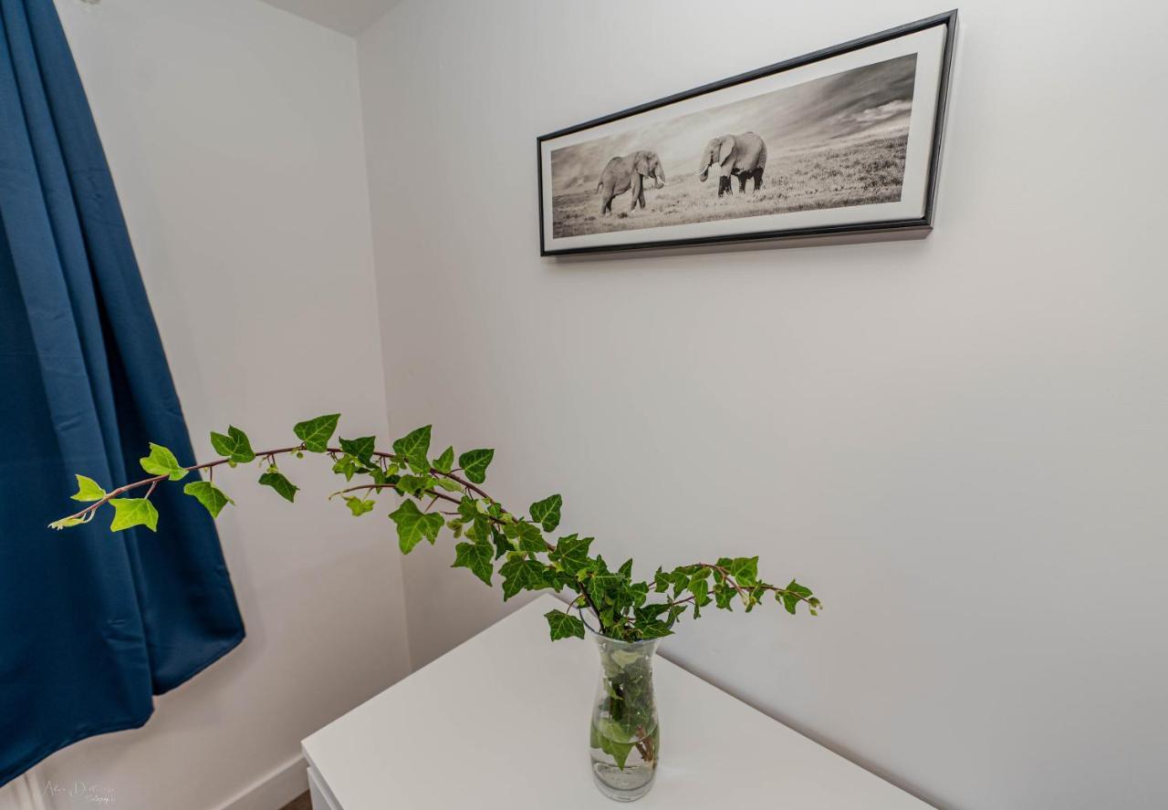 4 Bedrooms,2 Bathrooms House With Free Parking Plumstead  Eksteriør bilde