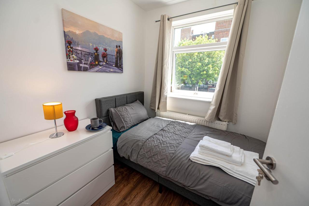 4 Bedrooms,2 Bathrooms House With Free Parking Plumstead  Eksteriør bilde