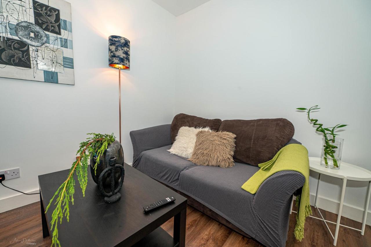 4 Bedrooms,2 Bathrooms House With Free Parking Plumstead  Eksteriør bilde
