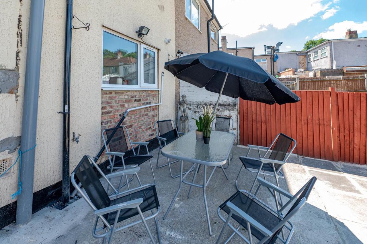 4 Bedrooms,2 Bathrooms House With Free Parking Plumstead  Eksteriør bilde